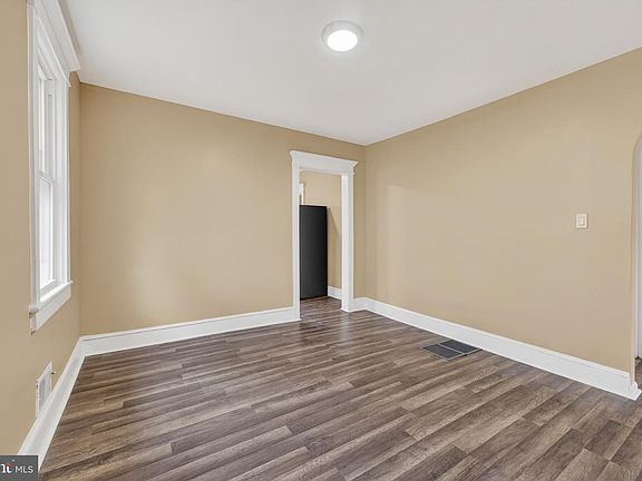 5th image of 541 Engard Ave