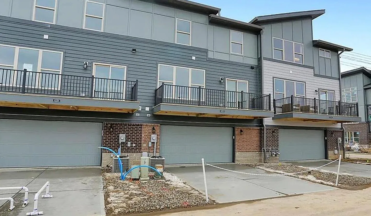 3 bed, 2073 sqft, $2,500 — Photo 3