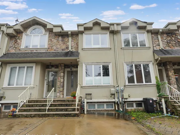 42 Calvanico Ln, Staten Island, NY 10314