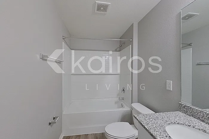 1010 Kaye St E — Photo 16
