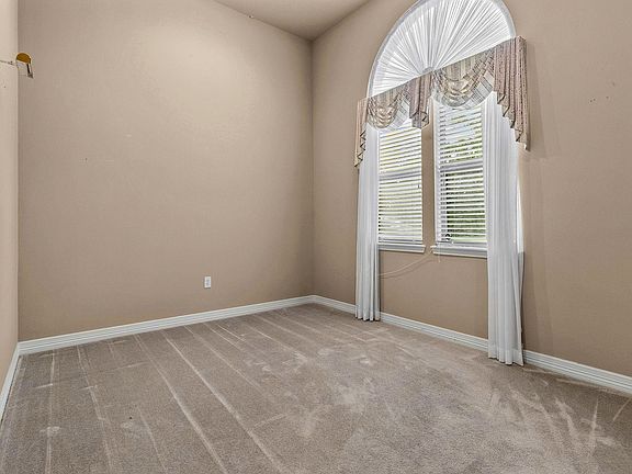 2nd image of 104 Sunset Ct