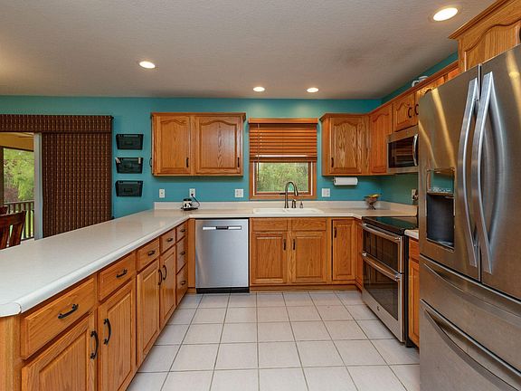 2nd image of 2739 Oak Dr