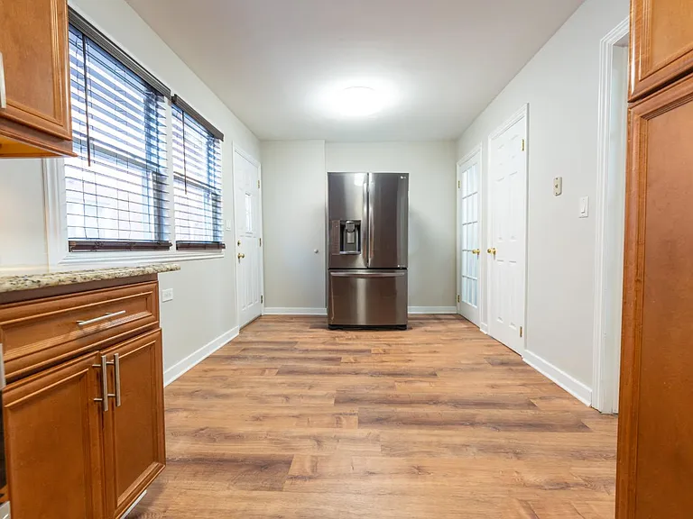 8804 N Prospect St — Photo 3