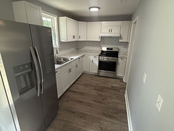 2nd image of 221 Meadowbrook Dr