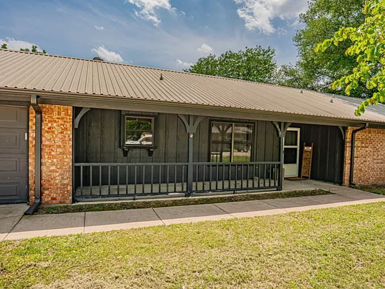 113 Wheeler Dr — Photo 2