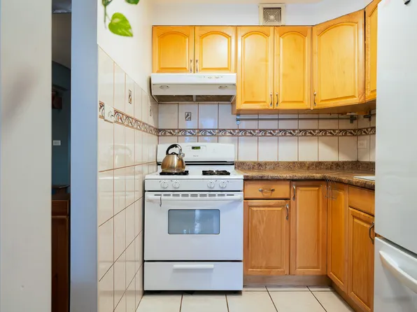 495 East 7th Street image 5 of 14