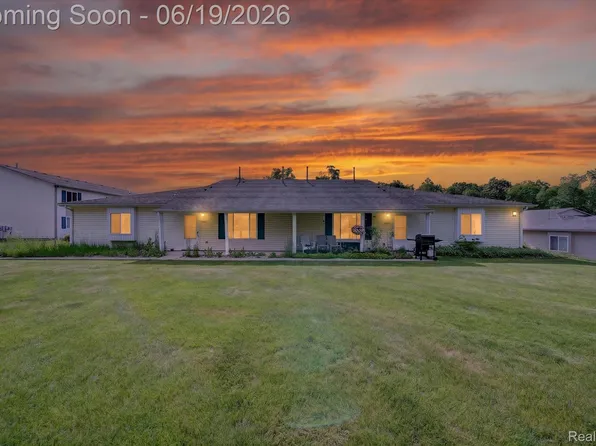 9543 Parkwood Dr #267, Grand Blanc, MI 48439