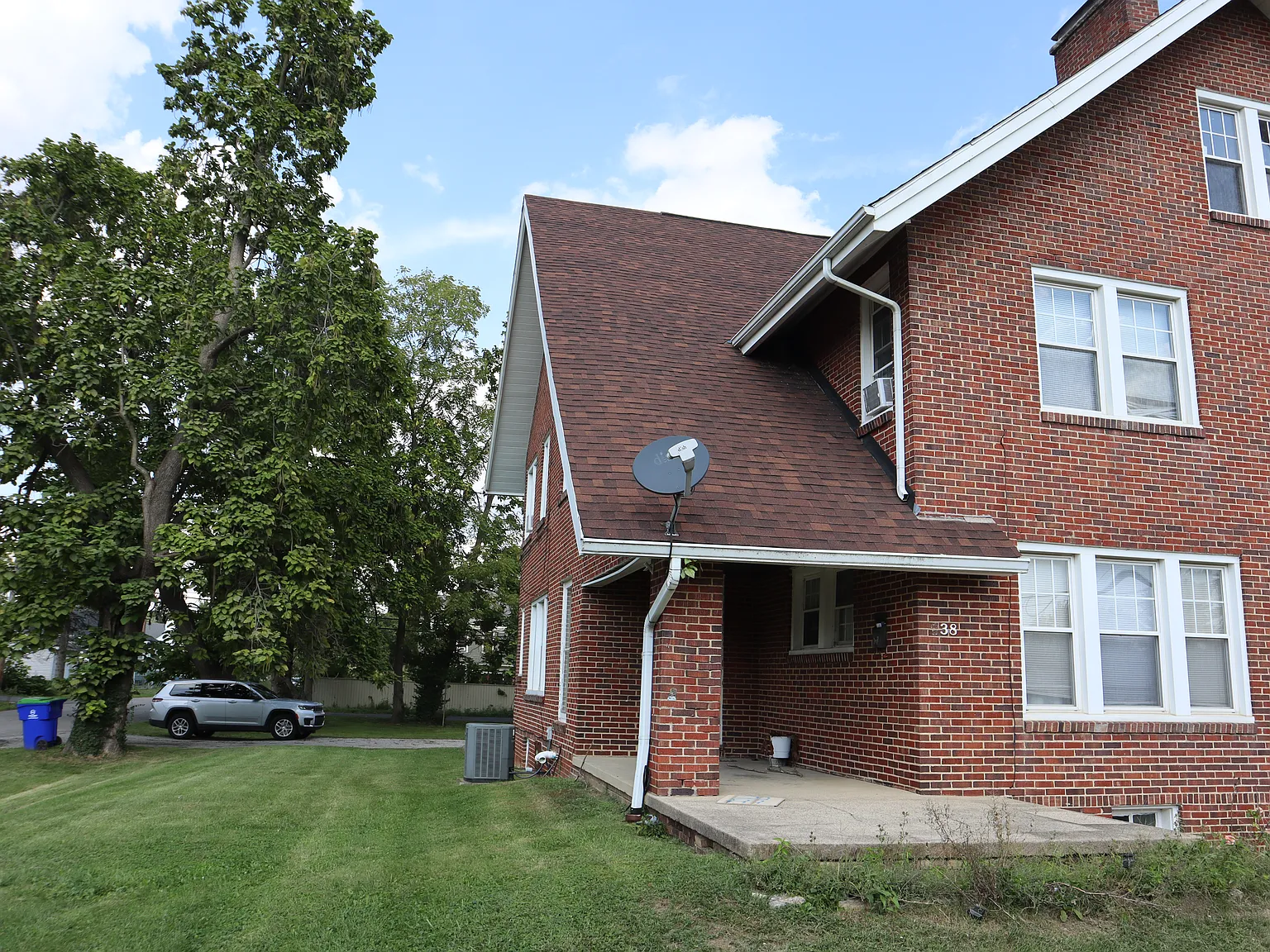3 bed, 1.5 bath, $1,200 — Photo 1
