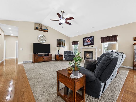 4th image of 440 Driftwood Ln
