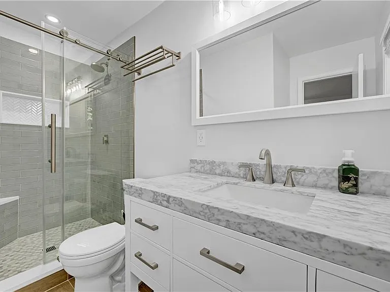 2127 Desmond Dr — Photo 7