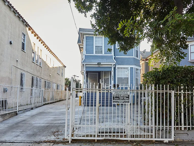 Victorian @11th Place — Photo 21