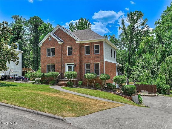 3rd image of 902 Burlington Drive