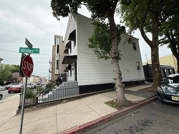 5th image of 52 Logan Ave