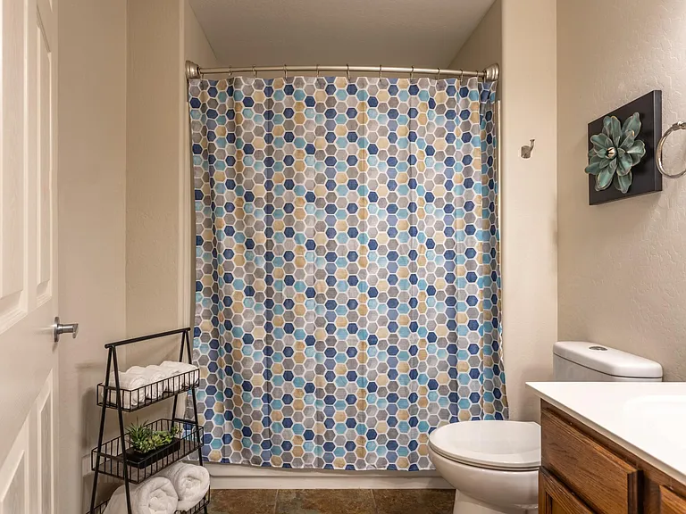 Full bath for guest bedroom