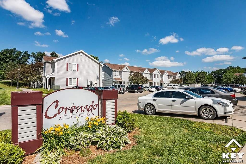 Coronado Residences — Photo 1
