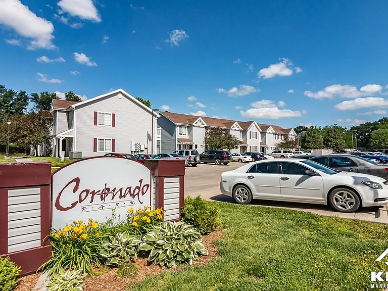 Coronado Residences — Photo 1