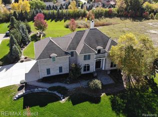 5300 Fairway Trl, Grand Blanc, MI 48439