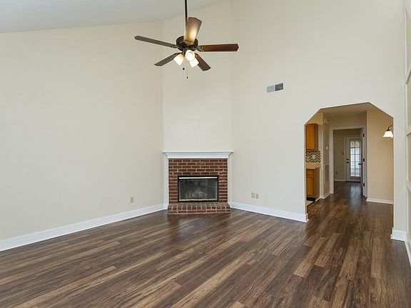 5th image of 102 Whetherbine Way S