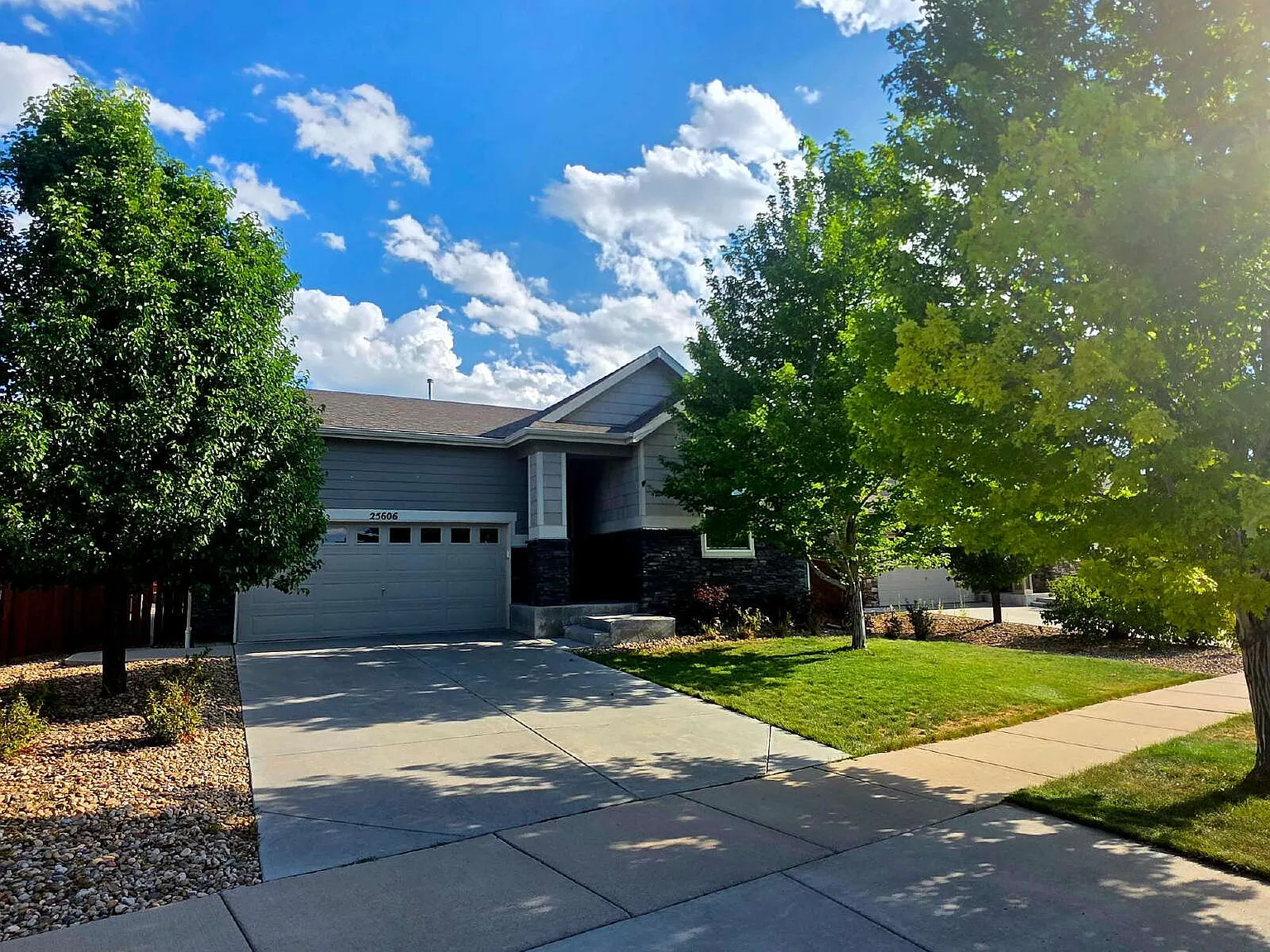3 bed, 2.0 bath, 1423 sqft, $2,695 — Photo 2