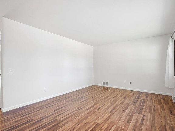 3rd image of 2750 Sunset Ct