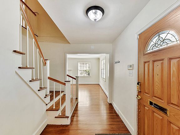 Entry looking tword living room