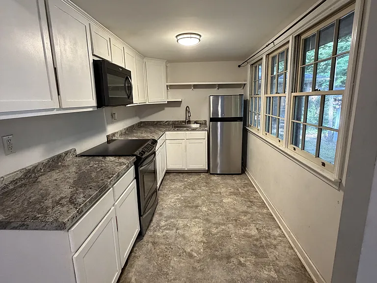 150 Pine Grove Dr — Photo 4