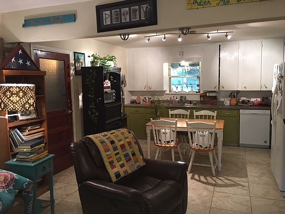 5th image of 804 S Avenue J