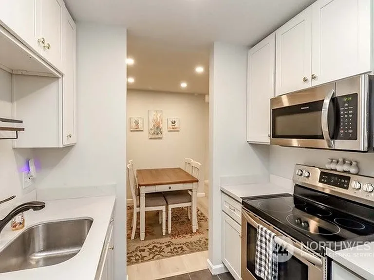 1506 N Defiance St #R208 — Photo 10