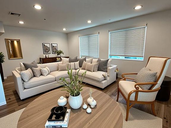 2nd image of 11345 Oxnard St #1
