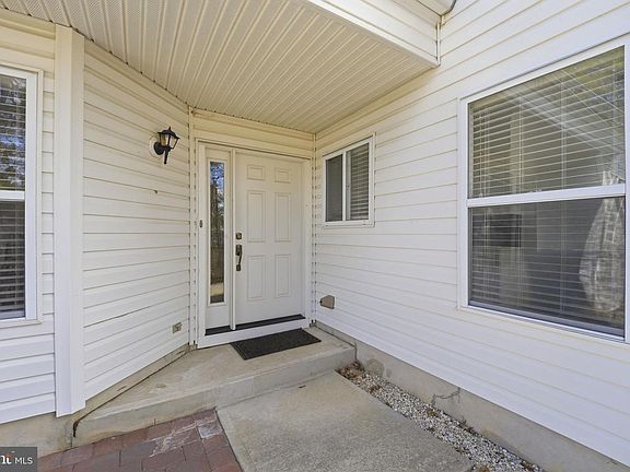 5th image of 76 Summerhill Dr