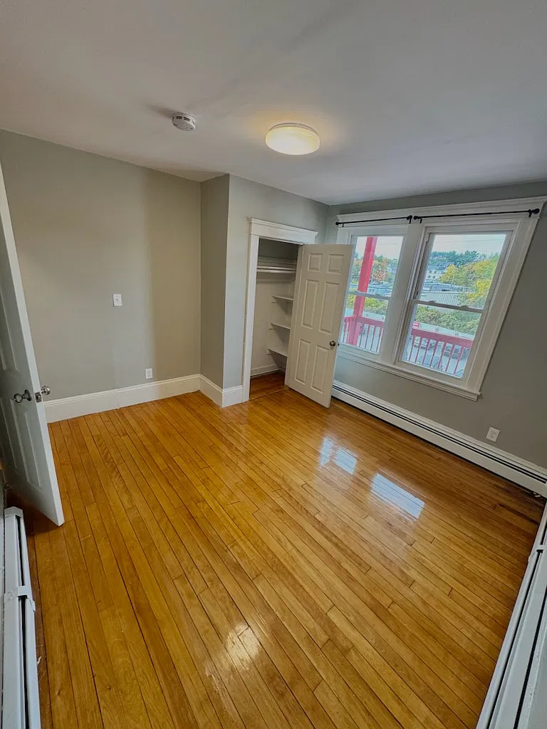 3 bed, 1350 sqft, $2,100 — Photo 2