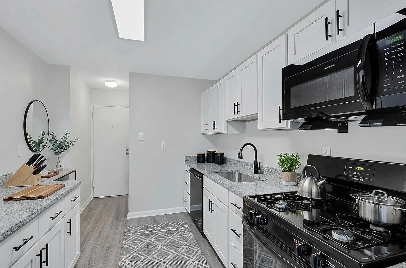 3 bed, 1442 sqft, $850 — Photo 3