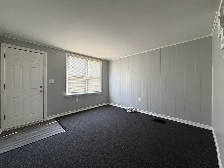 1100 Linden St — Photo 1