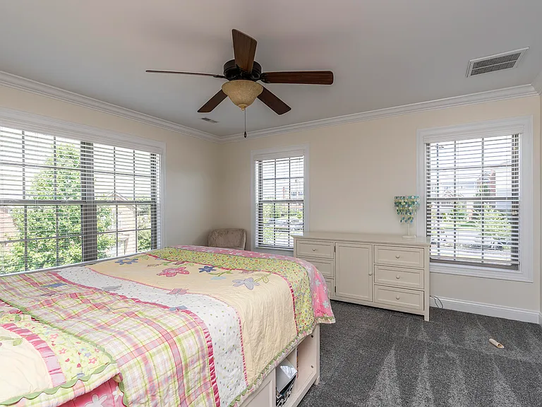 3336 Beacon St — Photo 24