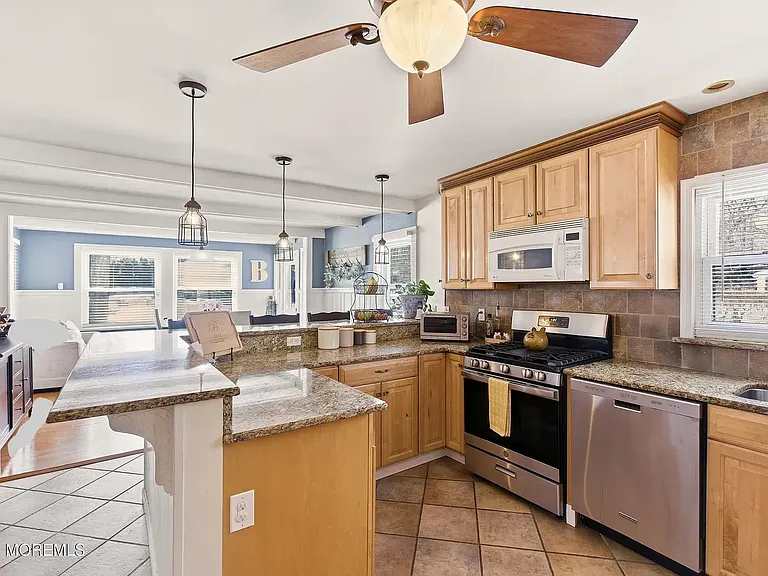 19 Bertan Ave — Photo 2
