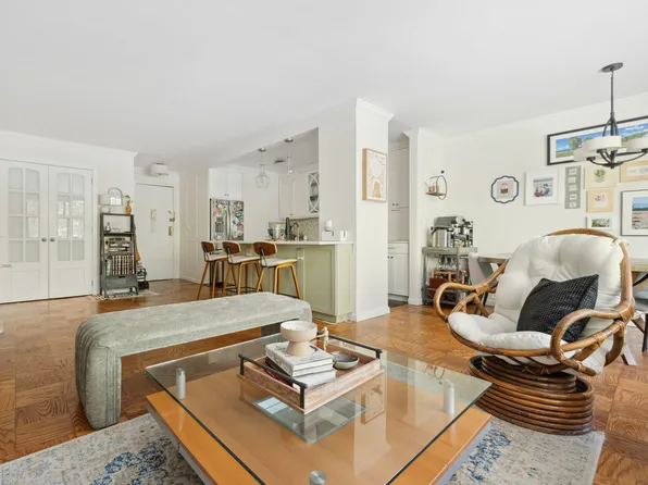 382 Central Park West image 3 of 9