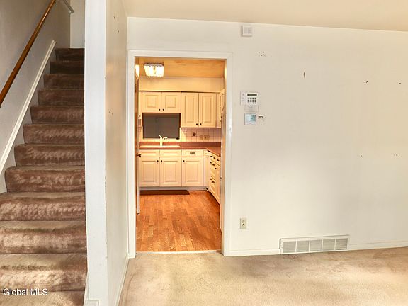 3rd image of 43 Garland Court