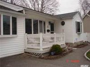 4 Grand Haven Ct, Commack, NY 11725
