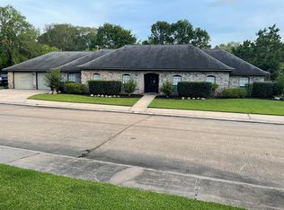 11 Cay Ct, Angleton, TX 77515