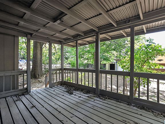 2nd image of 3044 Carleton Rd