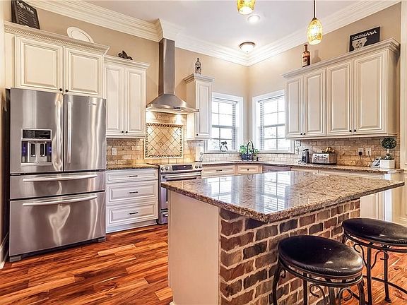 3rd image of 221 Highland Crest Dr