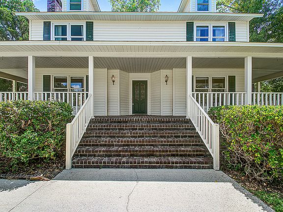 2nd image of 1300 Limetree Ln