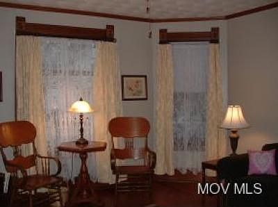 4th image of 109 Knox St