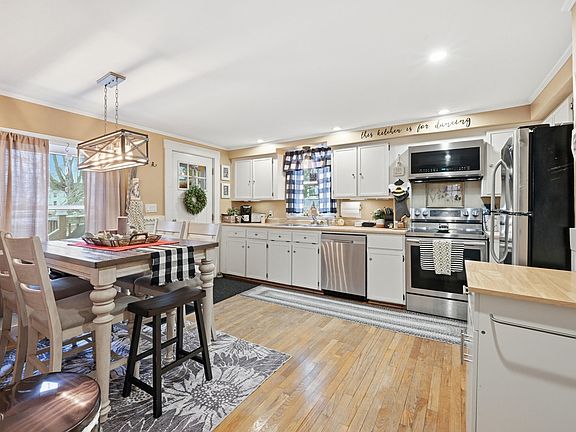 5th image of 50 N Auburn Road