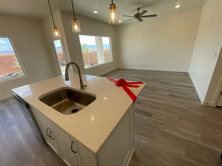 1396 E White Hollow Ln — Photo 5