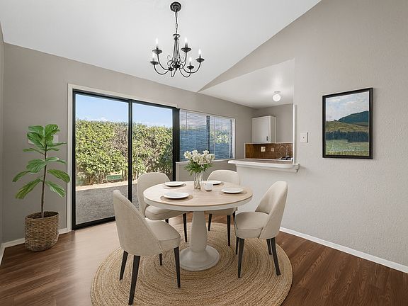 4th image of 539 English Oak Dr