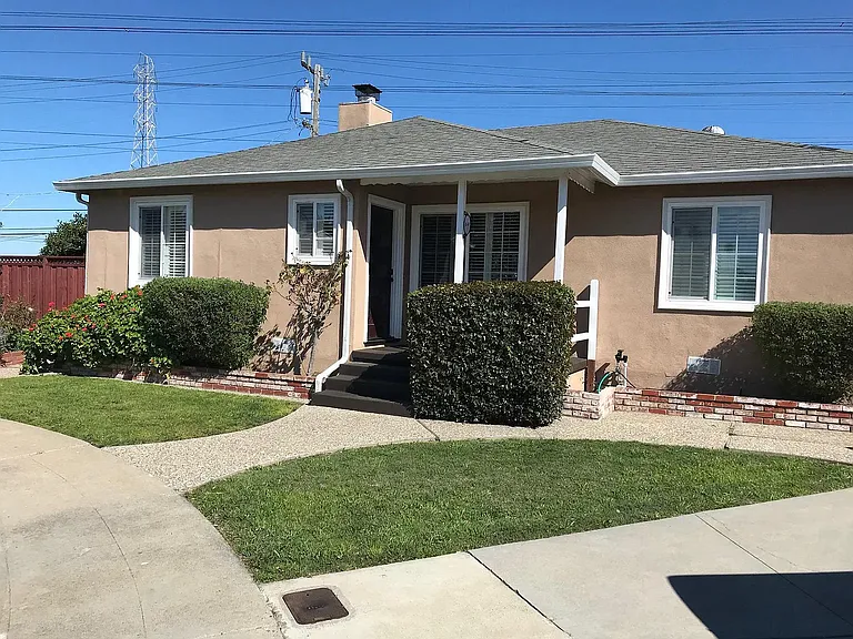 14 Olive Ct — Photo 1