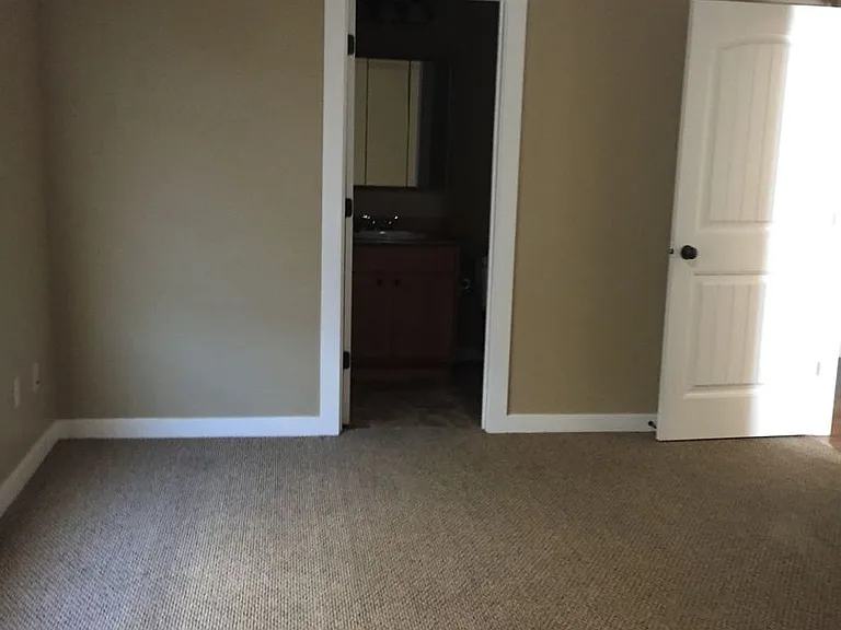 711-717 Mattson Ln — Photo 15