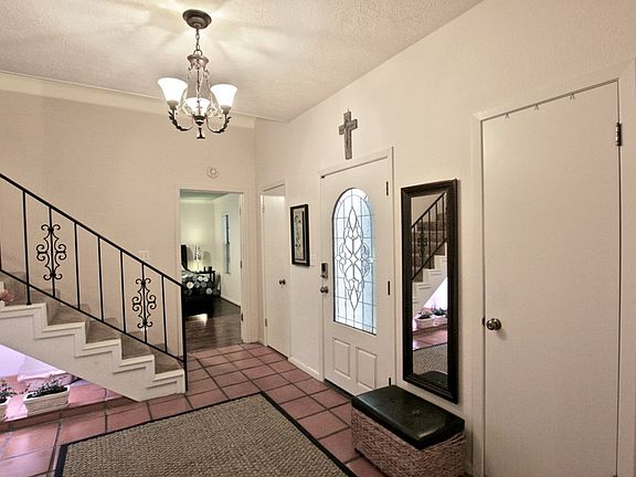 2nd image of 2519 Oak Dr