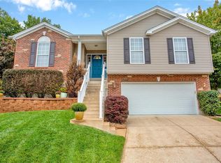 23 Winter Pond Dr, Fenton, MO 63026